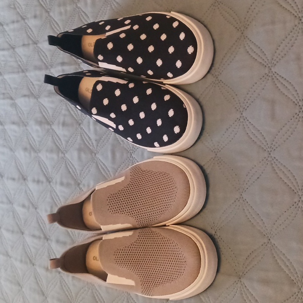 Girl's slip-on canvas shoes by Old Navy in size 3.